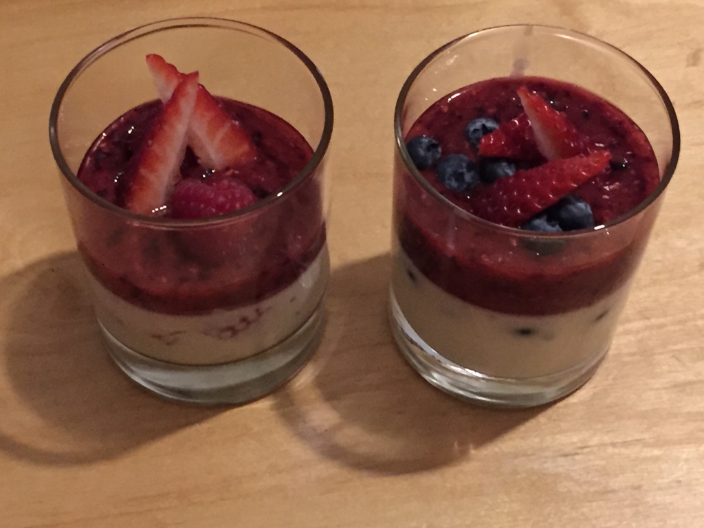 [Rezept] Panna Cotta mit Beeren – M@ndys Blogwelt